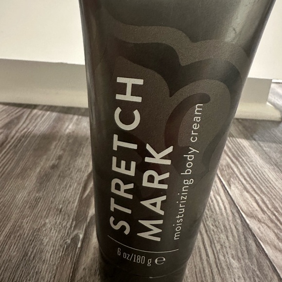 It Works! Stretch Mark Body Cream🧴 - Picture 2 of 5